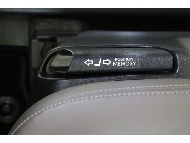 運転席にはポジションメモリーレバーが装備されています。イージーリターン機能で、レバーを引いてスライドすれば前回記録したポジションでとまります。