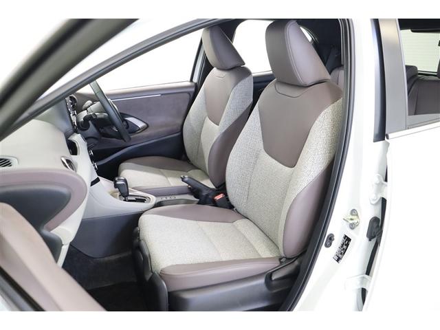 通気性が良く蒸れにくいモケットと上質感のある合成皮革のシートです。運転席と助手席には寒い時期に嬉しいシートヒーターを装備。はやく暖まり、じんわりと身体を温めてくれるので快適です。