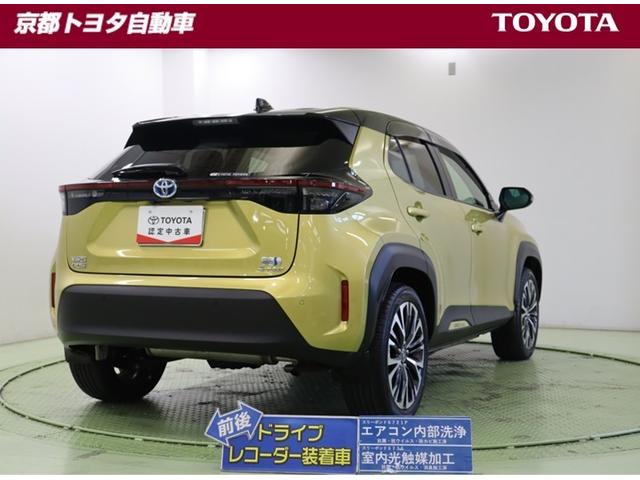 ヤリスクロス ハイブリッドＺ　クルーズＣ　横滑防止装置　リアカメラ　フルセグ地デジ　ＬＥＤライト　メモリーナビゲーション　点検記録簿　ナビ＆ＴＶ　盗難防止装置　電動シート　ドライブレコーダー　ＡＷ　キーレス　ＤＶＤ再生　ＡＢＳ（3枚目）