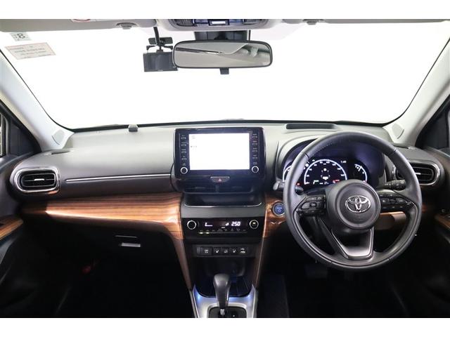 ヤリスクロス ハイブリッドＺ　クルーズＣ　横滑防止装置　リアカメラ　フルセグ地デジ　ＬＥＤライト　メモリーナビゲーション　点検記録簿　ナビ＆ＴＶ　盗難防止装置　電動シート　ドライブレコーダー　ＡＷ　キーレス　ＤＶＤ再生　ＡＢＳ（4枚目）