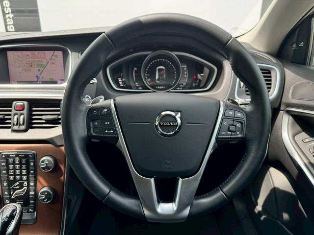 Ｖ４０ Ｄ４　インスクリプション　★禁煙車★革シート★純正ナビ★バックカメラ★前席パワーシート★シートヒーター★クリソナ★衝突軽減ブレーキ★ＬＥＤヘッドライト★Ｂｌｕｅｔｏｏｔｈ★ＥＴＣ★ドラレコ★純正アルミ★スペアキー★点検整備付★（9枚目）