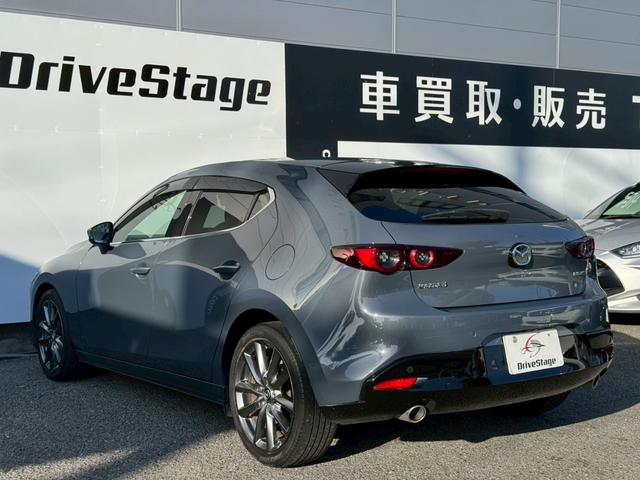 ＭＡＺＤＡ３ファストバック １５Ｓツーリング　禁煙車　純正ナビ　フルセグ　パノラマビューモニター　置くだけ充電　ＥＴＣ　ドライブレコーダー　ブラインドスポットモニター　ヘッドアップディスプレイ　ブレーキホールド　純正アルミホイール　点検整備付（13枚目）