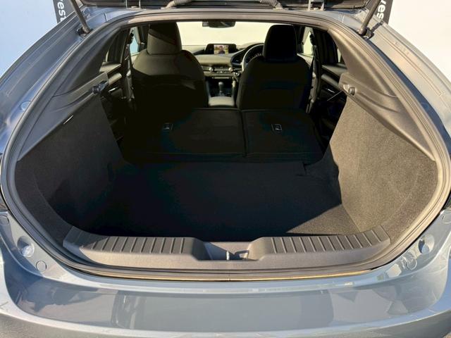 ＭＡＺＤＡ３ファストバック １５Ｓツーリング　禁煙車　純正ナビ　フルセグ　パノラマビューモニター　置くだけ充電　ＥＴＣ　ドライブレコーダー　ブラインドスポットモニター　ヘッドアップディスプレイ　ブレーキホールド　純正アルミホイール　点検整備付（15枚目）
