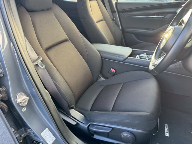 ＭＡＺＤＡ３ファストバック １５Ｓツーリング　禁煙車　純正ナビ　フルセグ　パノラマビューモニター　置くだけ充電　ＥＴＣ　ドライブレコーダー　ブラインドスポットモニター　ヘッドアップディスプレイ　ブレーキホールド　純正アルミホイール　点検整備付（16枚目）