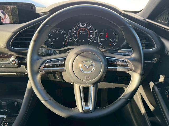 ＭＡＺＤＡ３ファストバック １５Ｓツーリング　禁煙車　純正ナビ　フルセグ　パノラマビューモニター　置くだけ充電　ＥＴＣ　ドライブレコーダー　ブラインドスポットモニター　ヘッドアップディスプレイ　ブレーキホールド　純正アルミホイール　点検整備付（27枚目）