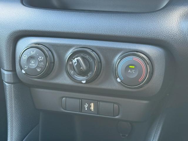 ヤリス Ｘ　禁煙車　純正ディスプレイオーディオ　Ｂｌｕｅｔｏｏｔｈ　ＥＴＣ２．０　ドライブレコーダー　衝突軽減ブレーキ　レーンキープアシスト　オートハイビーム　オートライト　ＵＳＢポート　スペアキー有　車検整備付（24枚目）