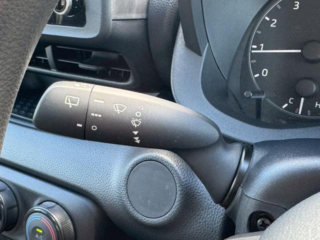 ヤリス Ｘ　禁煙車　純正ディスプレイオーディオ　Ｂｌｕｅｔｏｏｔｈ　ＥＴＣ２．０　ドライブレコーダー　衝突軽減ブレーキ　レーンキープアシスト　オートハイビーム　オートライト　ＵＳＢポート　スペアキー有　車検整備付（27枚目）