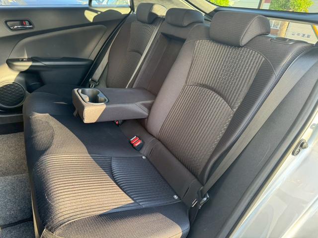 プリウス Ａ　禁煙車　純正ナビ　Ｂｌｕｅｔｏｏｔｈ　ＥＴＣ　バックカメラ　アダプティブクルーズ　オートハイビーム　パーキングアシスト　衝突軽減ブレーキ　ＬＥＤヘッドライト　純正アルミ　ドライブレコーダー　車検整備付（15枚目）