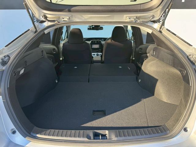 プリウス Ａ　禁煙車　純正ナビ　Ｂｌｕｅｔｏｏｔｈ　ＥＴＣ　バックカメラ　アダプティブクルーズ　オートハイビーム　パーキングアシスト　衝突軽減ブレーキ　ＬＥＤヘッドライト　純正アルミ　ドライブレコーダー　車検整備付（17枚目）