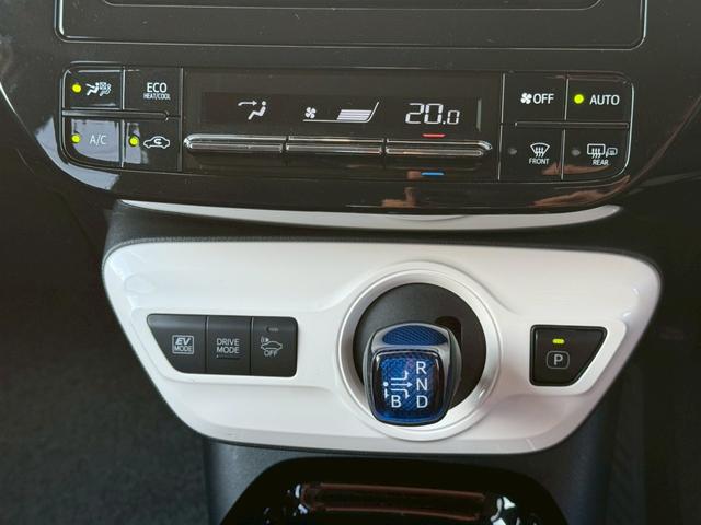 プリウス Ａ　禁煙車　純正ナビ　Ｂｌｕｅｔｏｏｔｈ　ＥＴＣ　バックカメラ　アダプティブクルーズ　オートハイビーム　パーキングアシスト　衝突軽減ブレーキ　ＬＥＤヘッドライト　純正アルミ　ドライブレコーダー　車検整備付（26枚目）