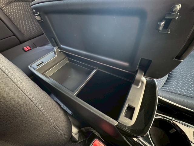 プリウス Ａ　禁煙車　純正ナビ　Ｂｌｕｅｔｏｏｔｈ　ＥＴＣ　バックカメラ　アダプティブクルーズ　オートハイビーム　パーキングアシスト　衝突軽減ブレーキ　ＬＥＤヘッドライト　純正アルミ　ドライブレコーダー　車検整備付（32枚目）