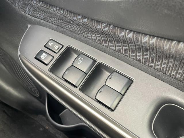 ノート メダリスト 禁煙車 純正SDナビ・フルセグ エコスーパーチャージャー アラウンドビューモニター ハーフレザーシート ETC 前後ドライブレコーダー BLUETOOTH  USB接続可  スマートキー 点検整備付(29枚目)