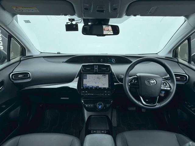 プリウス Aツーリングセレクション 禁煙車 純正9インチナビ フルセグ Bluetooth ETC2.0 黒革シート シートヒーター パワーシート 衝突軽減ブレーキ パーキングアシスト BSM HUD Aハイビーム ドラレコ 点検整備付(6枚目)