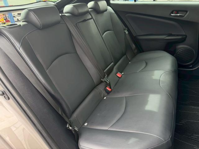 プリウス Aツーリングセレクション 禁煙車 純正9インチナビ フルセグ Bluetooth ETC2.0 黒革シート シートヒーター パワーシート 衝突軽減ブレーキ パーキングアシスト BSM HUD Aハイビーム ドラレコ 点検整備付(17枚目)