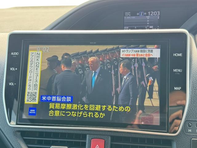 ヴォクシー ZS 禁煙車 純正10インチナビ フルセグ Bluetooth バックカメラ ETC 衝突軽減ブレーキ オートハイビーム レーンキープアシスト パワースライドドア LEDヘッドライト 純正アルミ 点検整備付(9枚目)