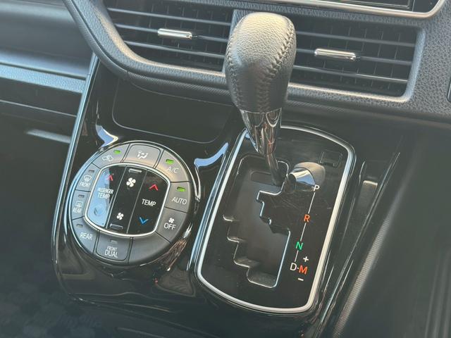 ヴォクシー ZS 禁煙車 純正10インチナビ フルセグ Bluetooth バックカメラ ETC 衝突軽減ブレーキ オートハイビーム レーンキープアシスト パワースライドドア LEDヘッドライト 純正アルミ 点検整備付(24枚目)