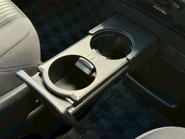 ヴォクシー ZS 禁煙車 純正10インチナビ フルセグ Bluetooth バックカメラ ETC 衝突軽減ブレーキ オートハイビーム レーンキープアシスト パワースライドドア LEDヘッドライト 純正アルミ 点検整備付(31枚目)