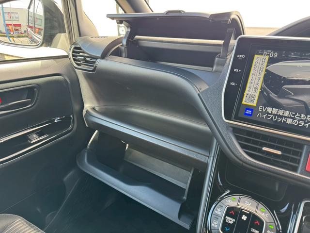 ヴォクシー ZS 禁煙車 純正10インチナビ フルセグ Bluetooth バックカメラ ETC 衝突軽減ブレーキ オートハイビーム レーンキープアシスト パワースライドドア LEDヘッドライト 純正アルミ 点検整備付(34枚目)