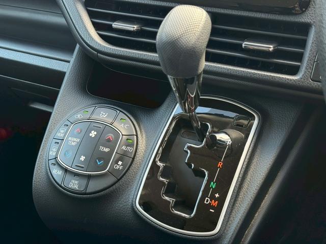 ノア X 後期型 禁煙 社外ナビ Bluetooth DVD フルセグTV USB ETC クルーズコントロール パワースライドドア キーレス LEDヘッド オートライト 8人乗 ウインカーミラー 車検整備付(19枚目)