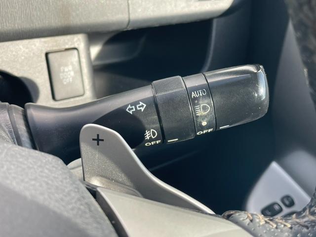 ノア Ｓｉ　ユーザー買取車　禁煙車　社外９インチナビ　アルパインフリップダウンモニター　両側電動スライドドア　バックカメラ　パドルシフト　プッシュスタート　ＥＴＣ　ＢＬＵＥＴＯＯＴＨ　純正アルミ　車検整備付（21枚目）