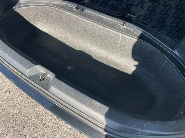 ノア Ｓｉ　ユーザー買取車　禁煙車　社外９インチナビ　アルパインフリップダウンモニター　両側電動スライドドア　バックカメラ　パドルシフト　プッシュスタート　ＥＴＣ　ＢＬＵＥＴＯＯＴＨ　純正アルミ　車検整備付（32枚目）