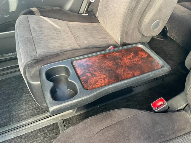 ヴェルファイア 2.4Z 禁煙 オットマンシート 純正SDナビ・フルセグ バックカメラ・サイドカメラ・フロントカメラ 両側電動スライドドア 前後クリアランスソナー ETC BLUETOOTH スペアキー 純正アルミ 車検整備付(40枚目)