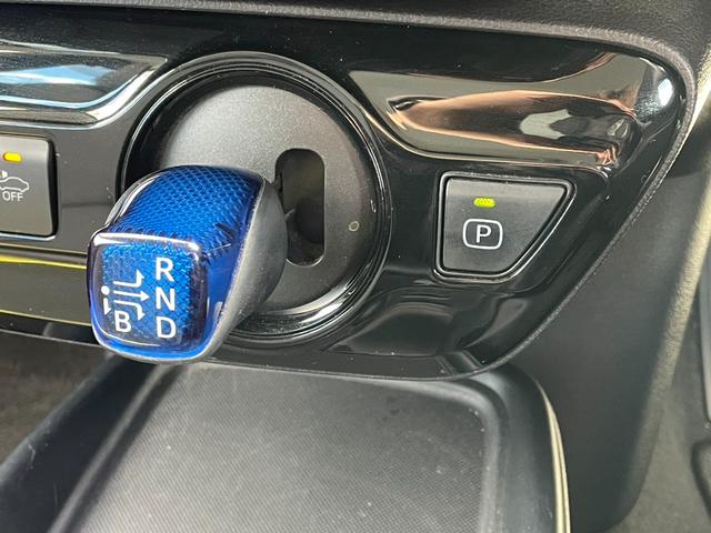 プリウス Ｓツーリングセレクション　禁煙　黒革シート　純正ナビ　バックカメラ　トヨタセーフティセンス　前席シートヒーター　アダプティブクルーズコントロール　前後クリアランスソナー　ＥＴＣ　スペアキー　取説保証書付　純正アルミ　点検整備付（29枚目）