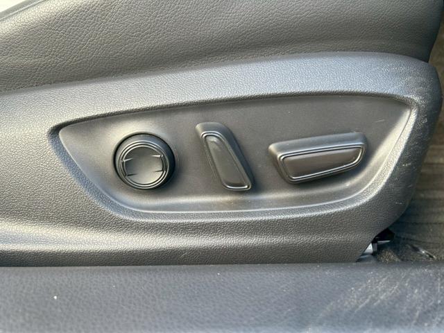 カムリ ＷＳ　禁煙車　ワンオーナー　衝突軽減ブレーキ　追従機能　純正ナビＴＶ　バックカメラ　ＥＴＣ　Ｂｌｕｅｔｏｏｔｈ　純正１７インチアルミ　ハーフレザーシート　パワーシート　パドルシフト　ＬＥＤオートハイビーム（31枚目）