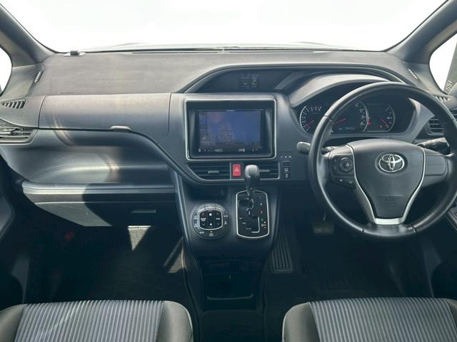 ヴォクシー ZS 煌 禁煙車 社外9インチナビ バックカメラ ETC Bluetooth 両側電動スライドドア 純正16インチアルミ LEDヘッドライト 7人乗り プッシュスタート スマートキー 車検整備付き(10枚目)