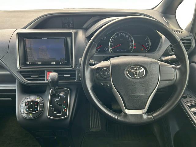 ヴォクシー ZS 煌 禁煙車 社外9インチナビ バックカメラ ETC Bluetooth 両側電動スライドドア 純正16インチアルミ LEDヘッドライト 7人乗り プッシュスタート スマートキー 車検整備付き(11枚目)