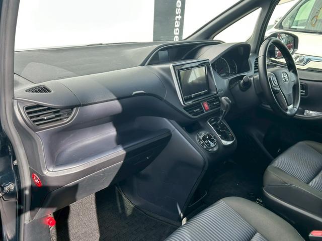 ヴォクシー ZS 煌 禁煙車 社外9インチナビ バックカメラ ETC Bluetooth 両側電動スライドドア 純正16インチアルミ LEDヘッドライト 7人乗り プッシュスタート スマートキー 車検整備付き(23枚目)