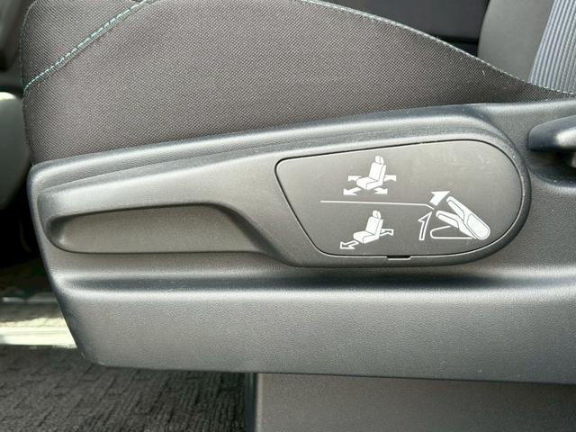 ヴォクシー ZS 煌 禁煙車 社外9インチナビ バックカメラ ETC Bluetooth 両側電動スライドドア 純正16インチアルミ LEDヘッドライト 7人乗り プッシュスタート スマートキー 車検整備付き(32枚目)