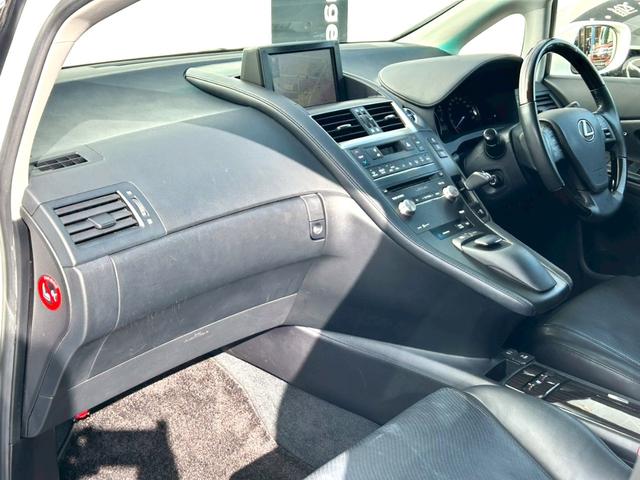 ＨＳ ＨＳ２５０ｈ　バージョンＩ　禁煙車　黒本革パワーシート　シートエアコン　純正ナビＴＶ　バックカメラ　ＥＴＣ　Ｂｌｕｅｔｏｏｔｈ　オートクルーズ　ＬＥＤヘッドライト　純正１８インチアルミ　クリアランスソナー　車検整備付き（22枚目）