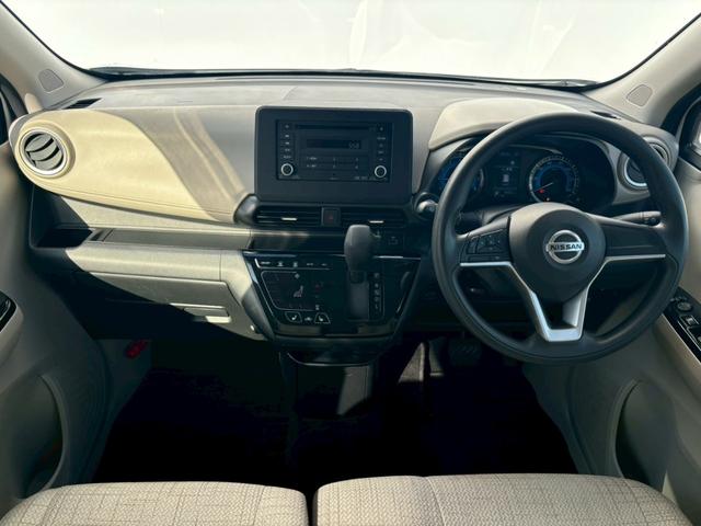 デイズ Ｘ　禁煙車　インテリキー　ＵＳＢ接続可　アイドリングストップ　前席シートヒーター　バックカメラ　プッシュスタート　前後クリアランスソナー　エマージェンシーブレーキ　ＣＤオーディオ　純正アルミ　車検整備付（8枚目）