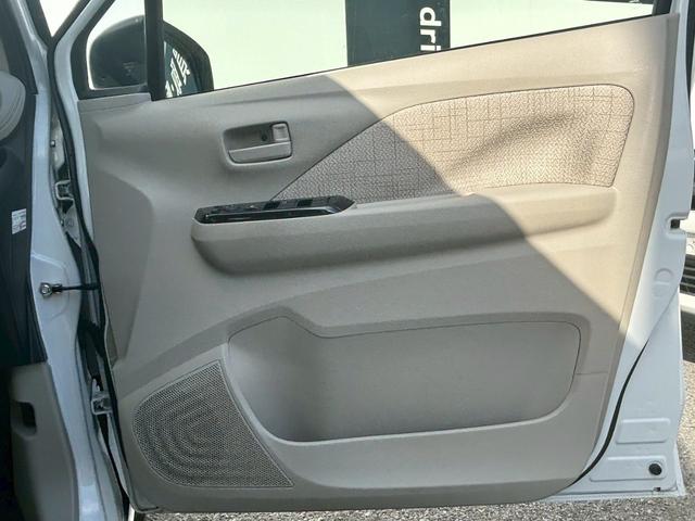 デイズ Ｘ　禁煙車　インテリキー　ＵＳＢ接続可　アイドリングストップ　前席シートヒーター　バックカメラ　プッシュスタート　前後クリアランスソナー　エマージェンシーブレーキ　ＣＤオーディオ　純正アルミ　車検整備付（18枚目）