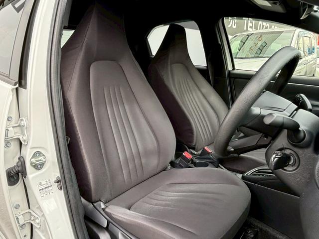 ヤリス Ｘ　禁煙車　トヨタセーフティセンス　純正ディスプレイオーディオ　アップルカープレイアンドロイドオート対応　Ｂｌｕｅｔｏｏｔｈ　ＵＳＢ　ＥＴＣ　前後ドライブレコーダー　バックカメラ　オートライト　車検整備付（20枚目）