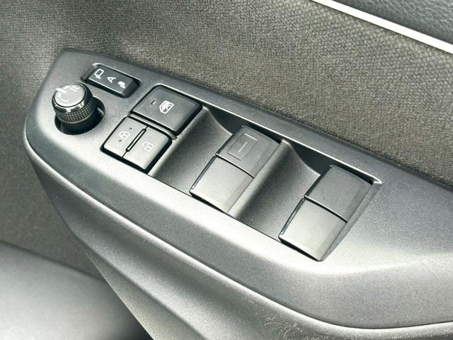 ヤリス Ｘ　禁煙車　トヨタセーフティセンス　純正ディスプレイオーディオ　アップルカープレイアンドロイドオート対応　Ｂｌｕｅｔｏｏｔｈ　ＵＳＢ　ＥＴＣ　前後ドライブレコーダー　バックカメラ　オートライト　車検整備付（22枚目）