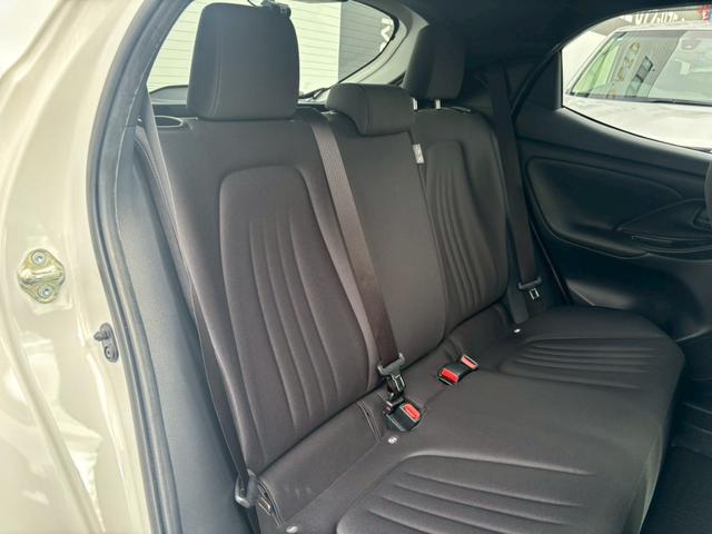 ヤリス Ｘ　禁煙車　トヨタセーフティセンス　純正ディスプレイオーディオ　アップルカープレイアンドロイドオート対応　Ｂｌｕｅｔｏｏｔｈ　ＵＳＢ　ＥＴＣ　前後ドライブレコーダー　バックカメラ　オートライト　車検整備付（23枚目）