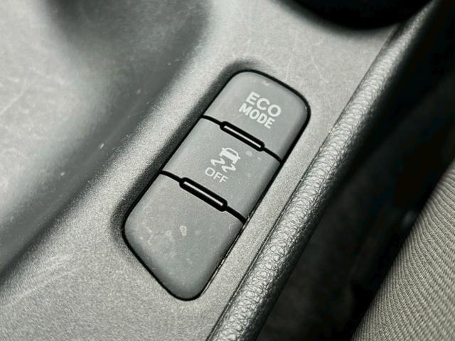 ヤリス Ｘ　禁煙車　トヨタセーフティセンス　純正ディスプレイオーディオ　アップルカープレイアンドロイドオート対応　Ｂｌｕｅｔｏｏｔｈ　ＵＳＢ　ＥＴＣ　前後ドライブレコーダー　バックカメラ　オートライト　車検整備付（32枚目）