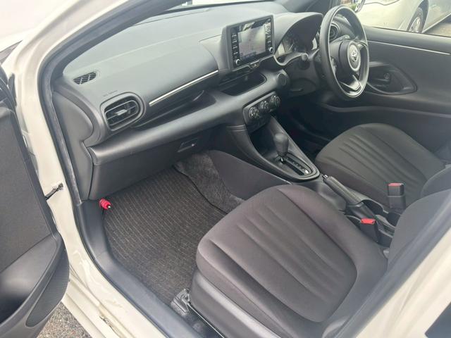 ヤリス Ｘ　禁煙車　トヨタセーフティセンス　純正ディスプレイオーディオ　アップルカープレイアンドロイドオート対応　Ｂｌｕｅｔｏｏｔｈ　ＵＳＢ　ＥＴＣ　前後ドライブレコーダー　バックカメラ　オートライト　車検整備付（37枚目）