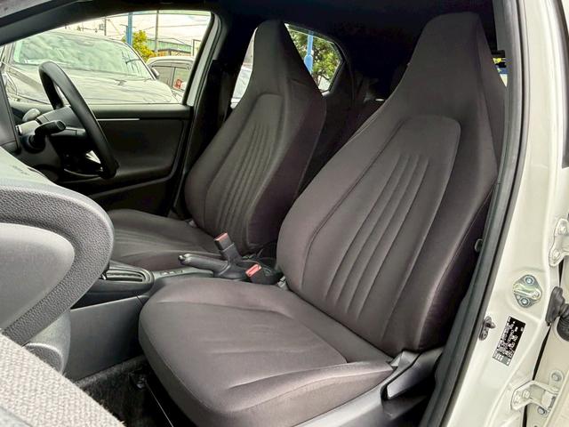 ヤリス Ｘ　禁煙車　トヨタセーフティセンス　純正ディスプレイオーディオ　アップルカープレイアンドロイドオート対応　Ｂｌｕｅｔｏｏｔｈ　ＵＳＢ　ＥＴＣ　前後ドライブレコーダー　バックカメラ　オートライト　車検整備付（38枚目）