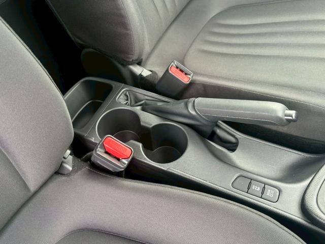 ヤリス Ｘ　禁煙車　トヨタセーフティセンス　純正ディスプレイオーディオ　アップルカープレイアンドロイドオート対応　Ｂｌｕｅｔｏｏｔｈ　ＵＳＢ　ＥＴＣ　前後ドライブレコーダー　バックカメラ　オートライト　車検整備付（41枚目）