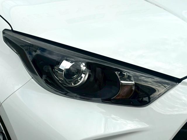 ヤリス Ｘ　禁煙車　トヨタセーフティセンス　純正ディスプレイオーディオ　アップルカープレイアンドロイドオート対応　Ｂｌｕｅｔｏｏｔｈ　ＵＳＢ　ＥＴＣ　前後ドライブレコーダー　バックカメラ　オートライト　車検整備付（46枚目）