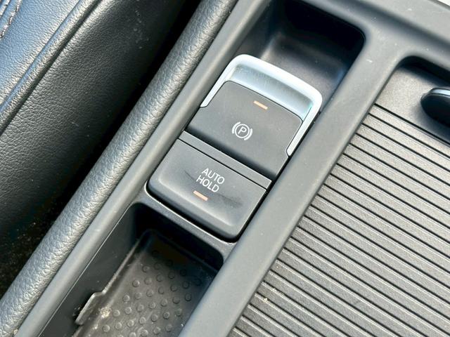 ゴルフ TSIコンフォートライン テックエディション 禁煙車 ワンオーナー 衝突軽減ブレーキ 追従機能 デジタルメーター 純正ナビ 地デジTV バックカメラ ETC ドラレコ Bluetooth LEDヘッドライト パドルシフト 純正17インチアルミ(16枚目)