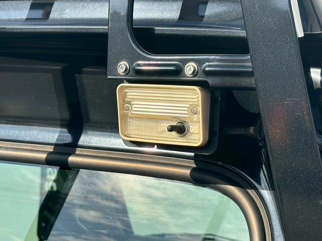 スーパーキャリイ Ｘ　禁煙車　三方開　４ＷＤ　ＡＴ車　クリアランスソナー　カロッツェリアナビ　フルセグ　オーバーヘッドコンソール　作業灯　荷台マット　ＨＩＤ　Ｂｌｕｅｔｏｏｔｈ　ＥＴＣ　　衝突軽減ブレーキ　車検整備付（11枚目）