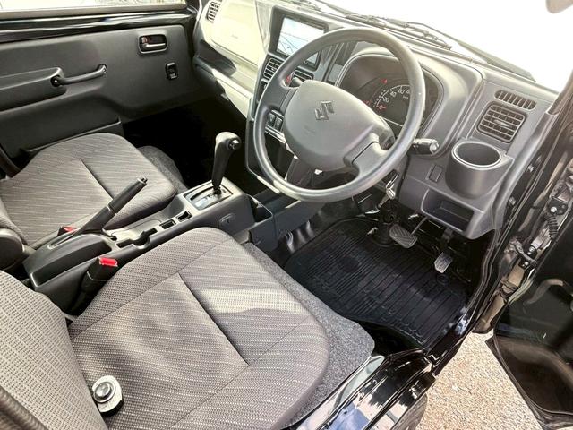 スーパーキャリイ Ｘ　禁煙車　三方開　４ＷＤ　ＡＴ車　クリアランスソナー　カロッツェリアナビ　フルセグ　オーバーヘッドコンソール　作業灯　荷台マット　ＨＩＤ　Ｂｌｕｅｔｏｏｔｈ　ＥＴＣ　　衝突軽減ブレーキ　車検整備付（19枚目）