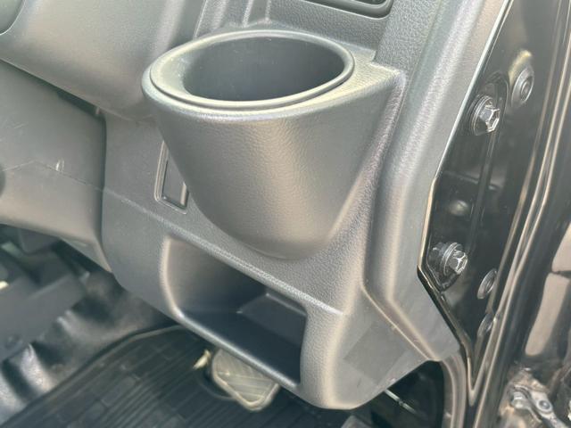 スーパーキャリイ Ｘ　禁煙車　三方開　４ＷＤ　ＡＴ車　クリアランスソナー　カロッツェリアナビ　フルセグ　オーバーヘッドコンソール　作業灯　荷台マット　ＨＩＤ　Ｂｌｕｅｔｏｏｔｈ　ＥＴＣ　　衝突軽減ブレーキ　車検整備付（22枚目）