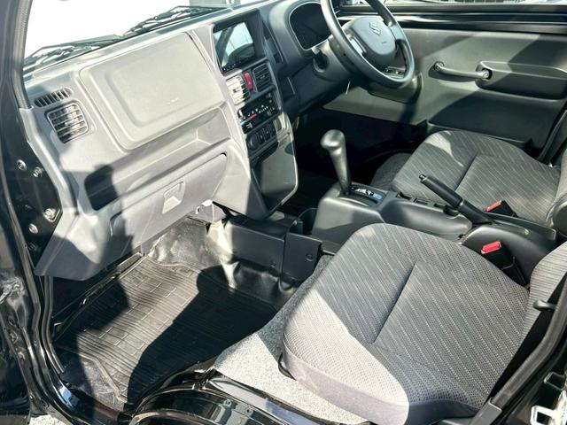 スーパーキャリイ Ｘ　禁煙車　三方開　４ＷＤ　ＡＴ車　クリアランスソナー　カロッツェリアナビ　フルセグ　オーバーヘッドコンソール　作業灯　荷台マット　ＨＩＤ　Ｂｌｕｅｔｏｏｔｈ　ＥＴＣ　　衝突軽減ブレーキ　車検整備付（25枚目）