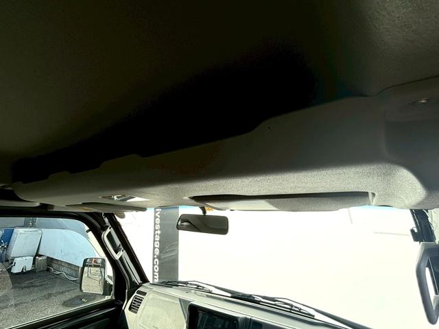 スーパーキャリイ Ｘ　禁煙車　三方開　４ＷＤ　ＡＴ車　クリアランスソナー　カロッツェリアナビ　フルセグ　オーバーヘッドコンソール　作業灯　荷台マット　ＨＩＤ　Ｂｌｕｅｔｏｏｔｈ　ＥＴＣ　　衝突軽減ブレーキ　車検整備付（29枚目）