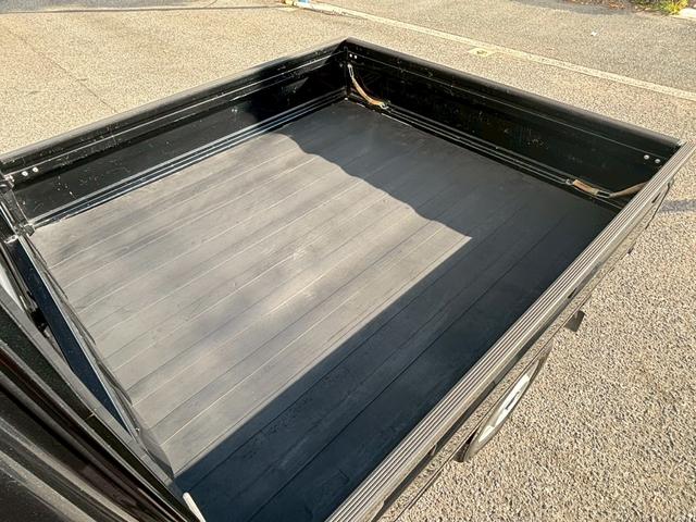 スーパーキャリイ Ｘ　禁煙車　三方開　４ＷＤ　ＡＴ車　クリアランスソナー　カロッツェリアナビ　フルセグ　オーバーヘッドコンソール　作業灯　荷台マット　ＨＩＤ　Ｂｌｕｅｔｏｏｔｈ　ＥＴＣ　　衝突軽減ブレーキ　車検整備付（38枚目）